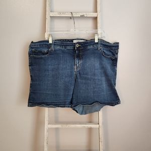 Torrid size 24 medium wash denim shorts